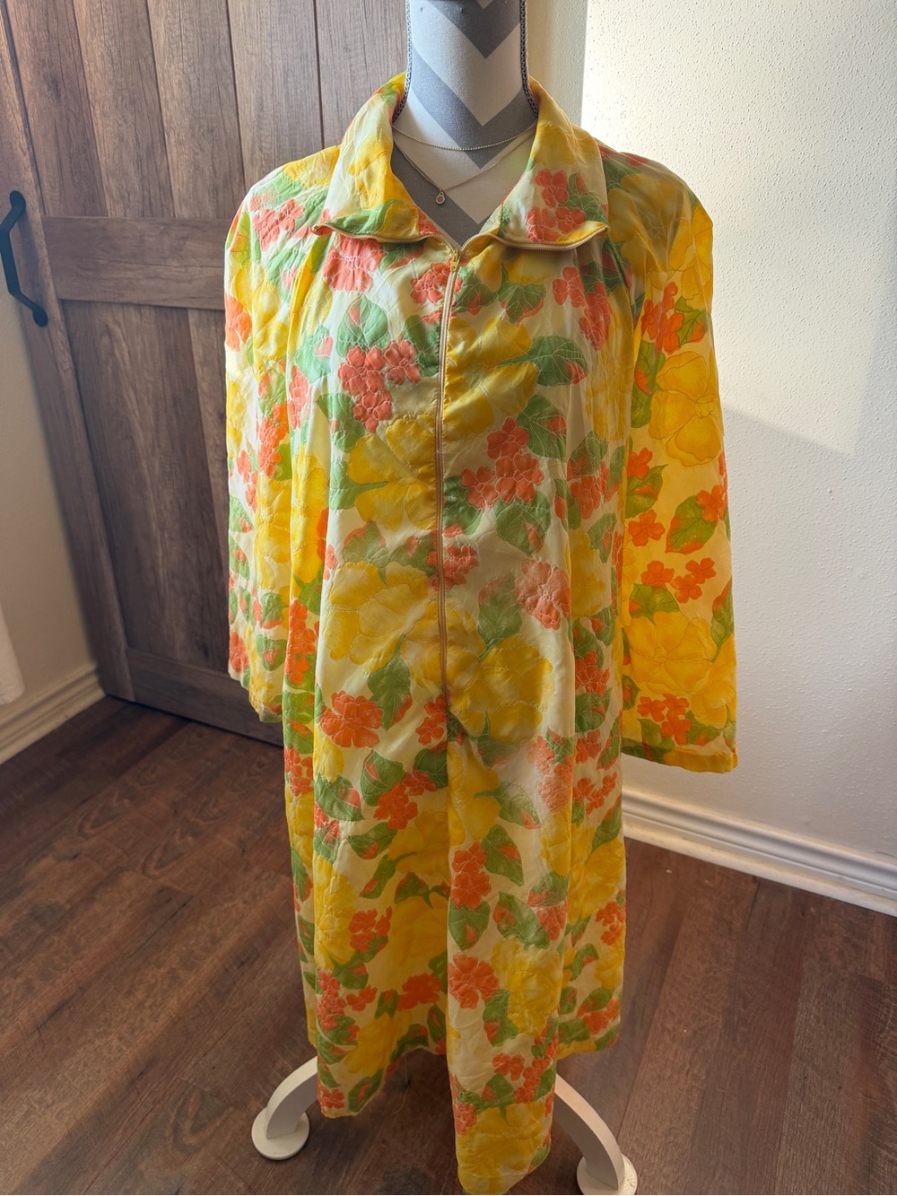 Vintage 1960s Tropical Floral Hostess Coat Housecoat Zip Front Duster Hawaiian